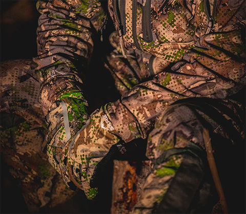 Camouflage gloves for turkey hunting