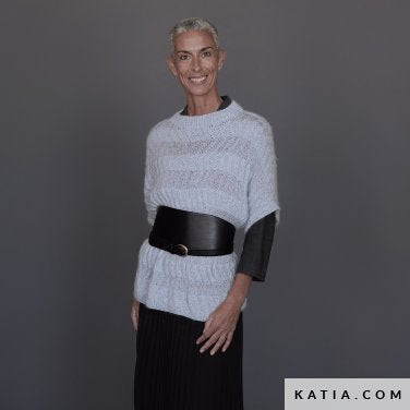 Ajoutez une touche d'élégance à votre tenue de travail grâce à ce joli gilet sans manches à rayures en zigzag ! Ce modèle se réalise en Alpaca Lace de Concept by Katia, un mélange unique qui unit douceur et chaleur grâce à l'Alpaga Superfin et à la Viscose. Idéal pour les jours de grand froid de l'hiver ! La couleur bleu ciel apporte de la modernité à tous vos outfits. N'hésitez pas à le tricoter et surprenez à toutes et à tous grâce à votre nouveau look !