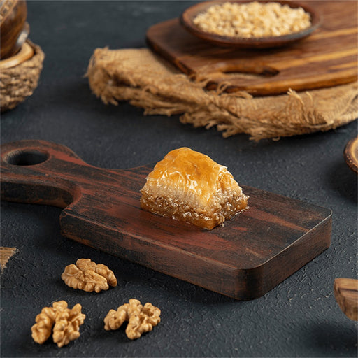 https://cdn.shopify.com/s/files/1/0603/2025/2142/products/koskeroglu-antep-baklava-with-walnut-in-gift-metal-box-509652_512x512.jpg?v=1696369229