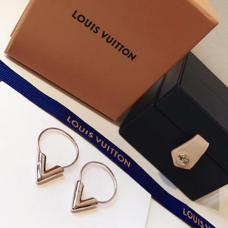 Louis Vuitton（ルイヴィトン）フープイヤリング・エセンシャルV