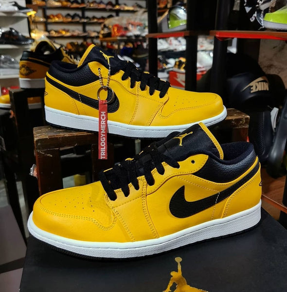 universal gold jordan 1