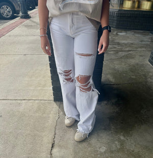 CARLI LOOSE JEANS - Sassafras On The Square