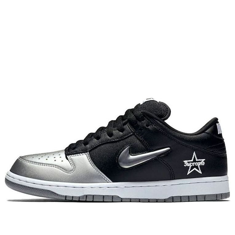 Nike x Supreme SB Dunk Low QS 'Metallic Silver' CK3480-001 - main-square_ea0ddc69-1407-47a1-95fa-6aa36bab47aa