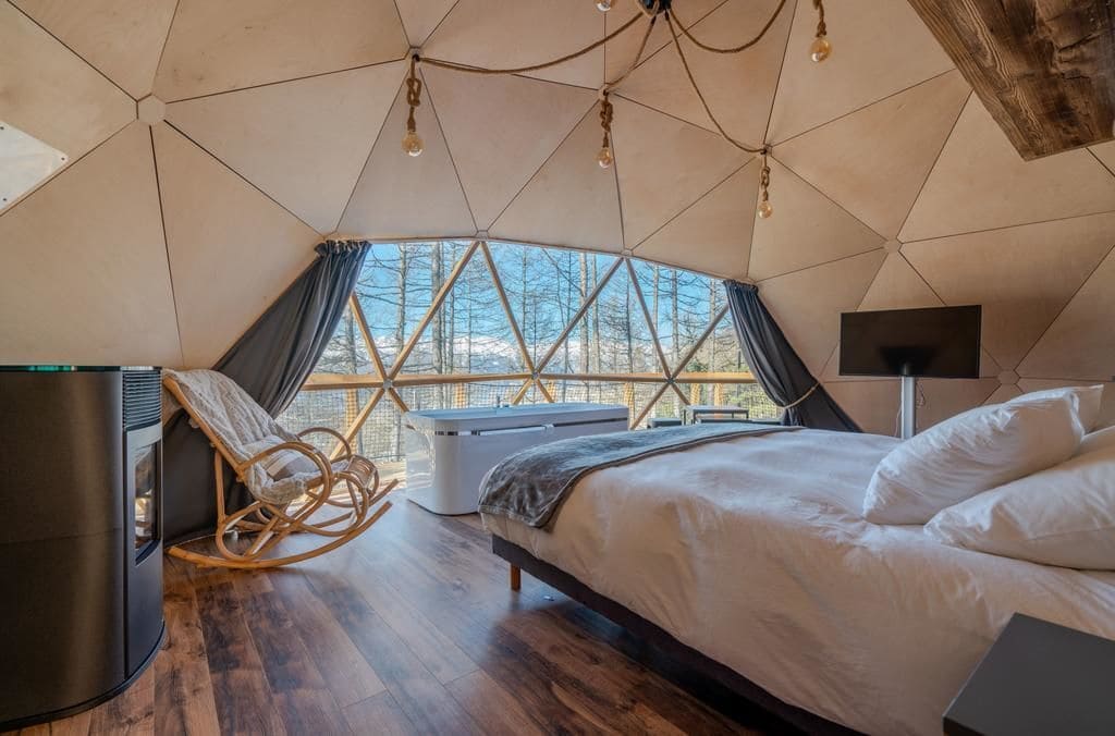 Insulated_glamping_dome_residential