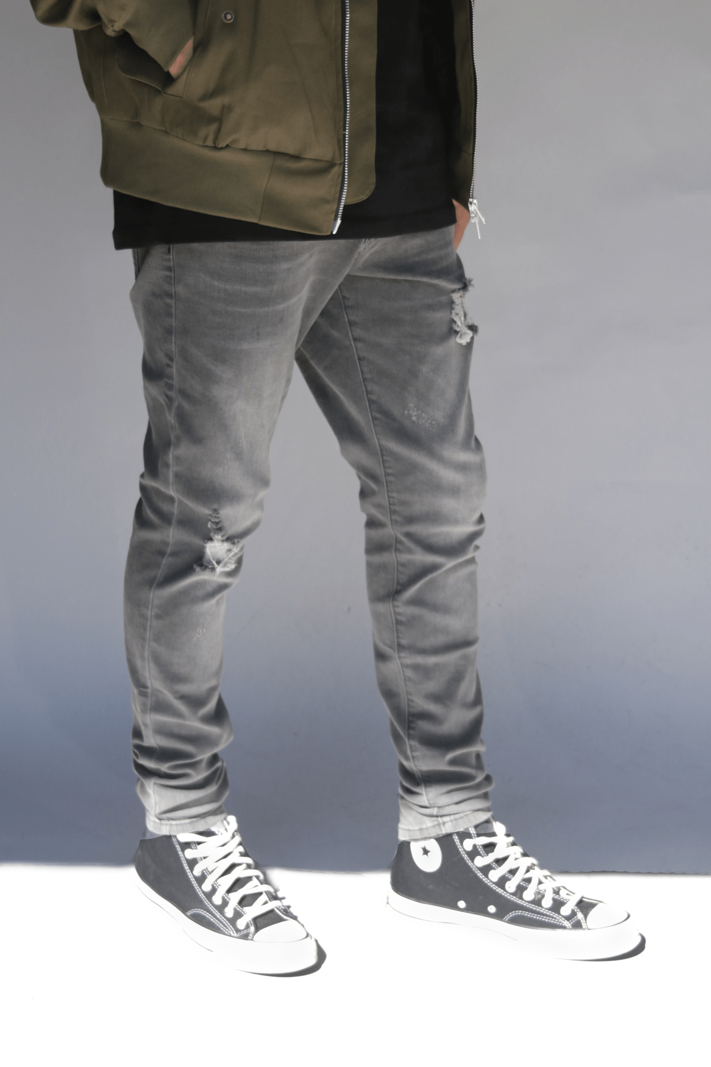 Stonewashed Distressed Gray Denim Jeans (08.26.21 Release)