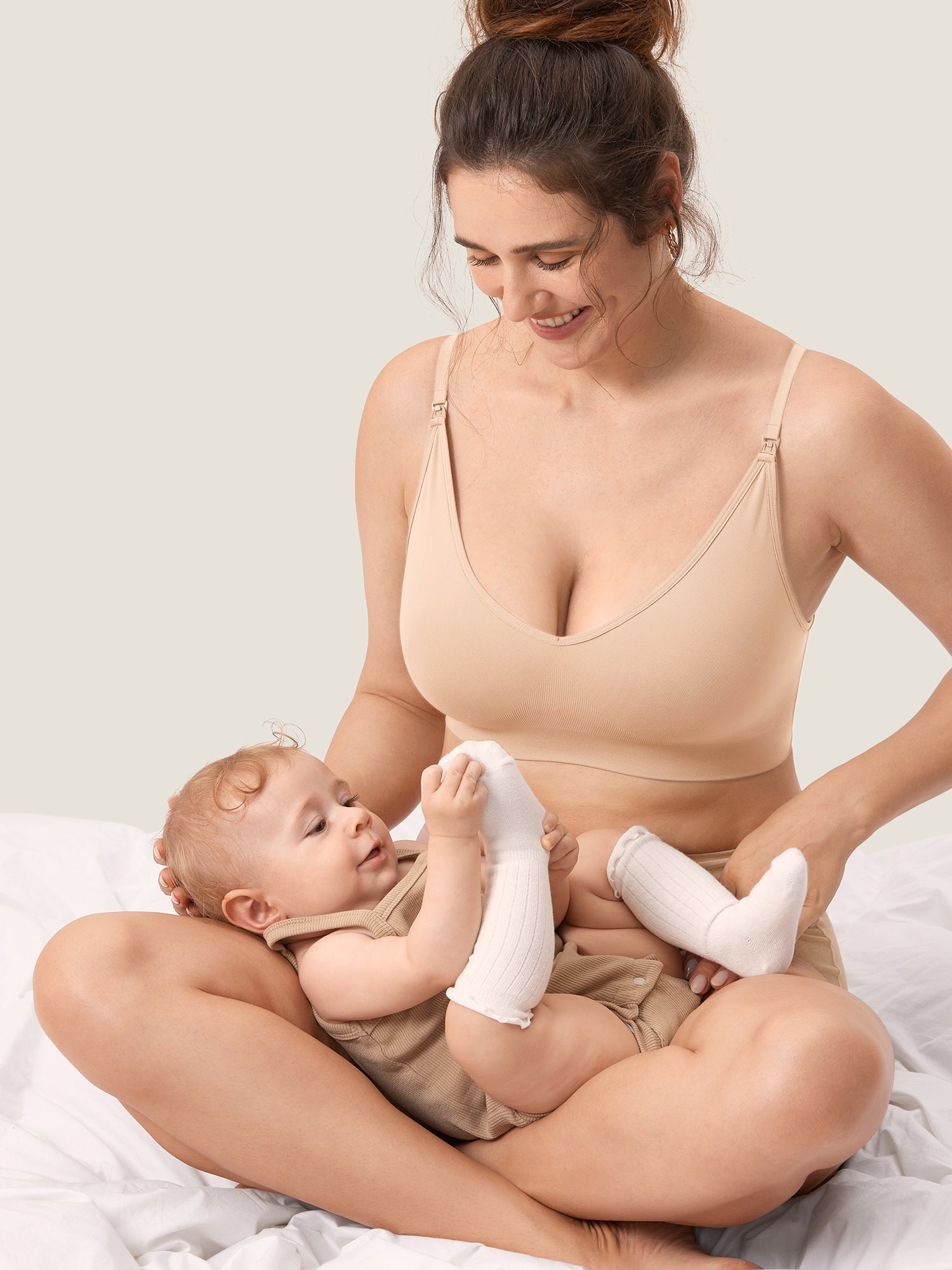 Mamaway Breezy Crossover Nursing Maternity Breathable Bra, Odorless, Soft,  Lightweight for Sleeping, Pregnancy, Breastfeeding Brown : :  Fashion