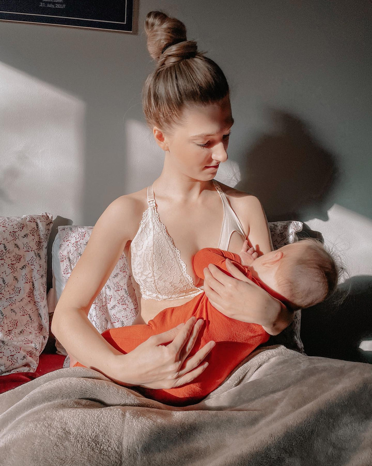 Different Ways To Hold Your Baby When Breastfeeding