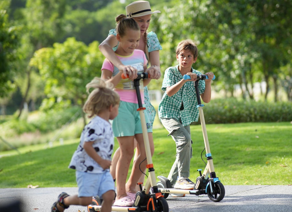 Safe children's electric scooter