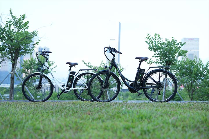 Spring Electric bike Riding