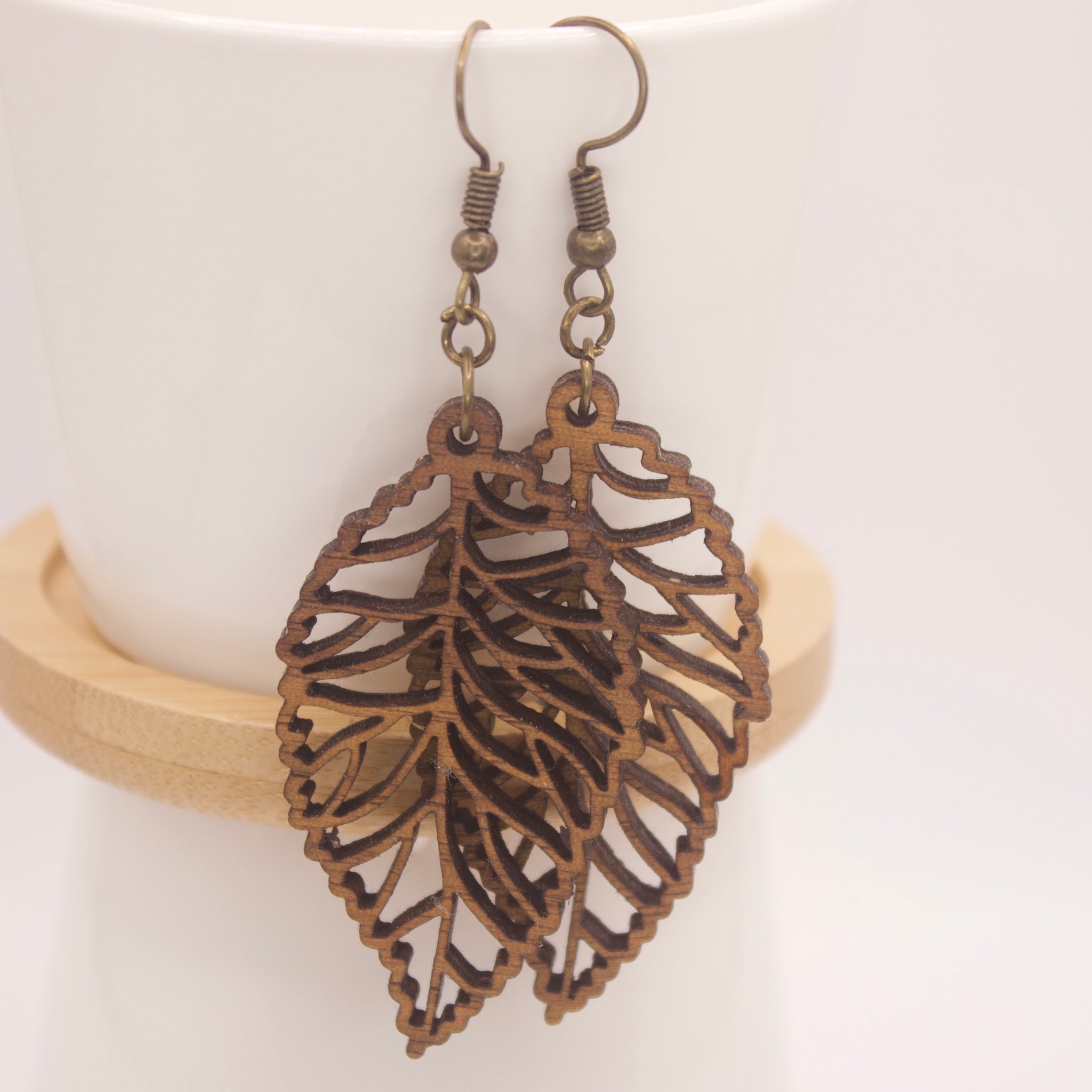 LV Wood Earrings, 名牌, 飾物及配件- Carousell