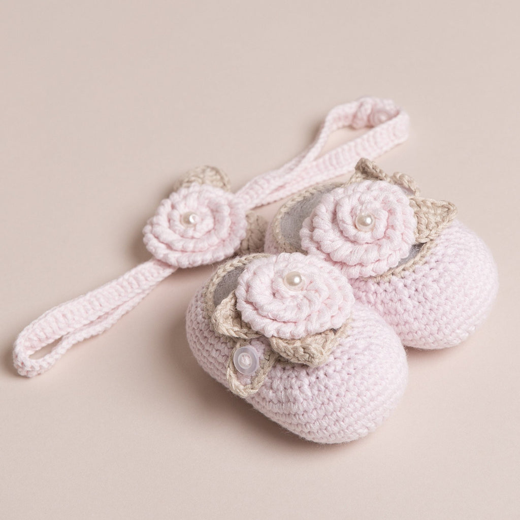 crochet baby shoes made by hand