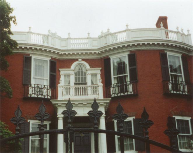 Halsey House, Providence, la mansión donde habita el protagonista principal y su familia.