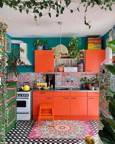 Bohemian keuken met oranje tinten en mozaiek