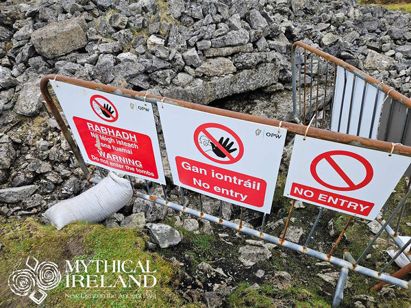 Crush barriers blocking access to Cairn G Carrowkeel
