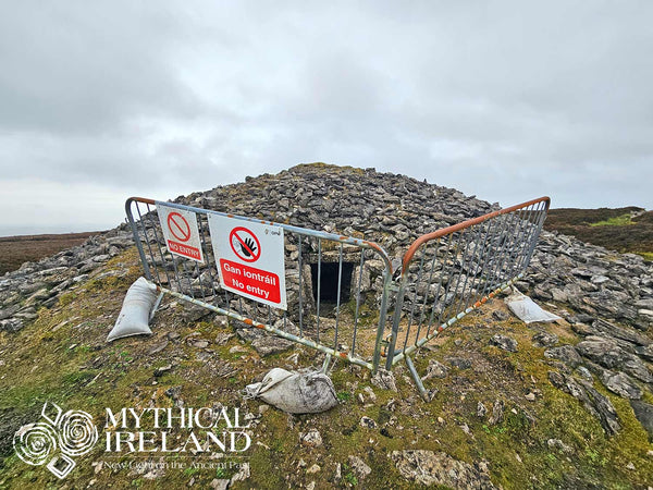 Barriers and signs outside Cairn K Carrowkeel