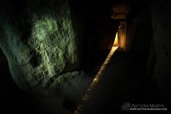 The light beam in the chamber and the Newgrange triple spiral