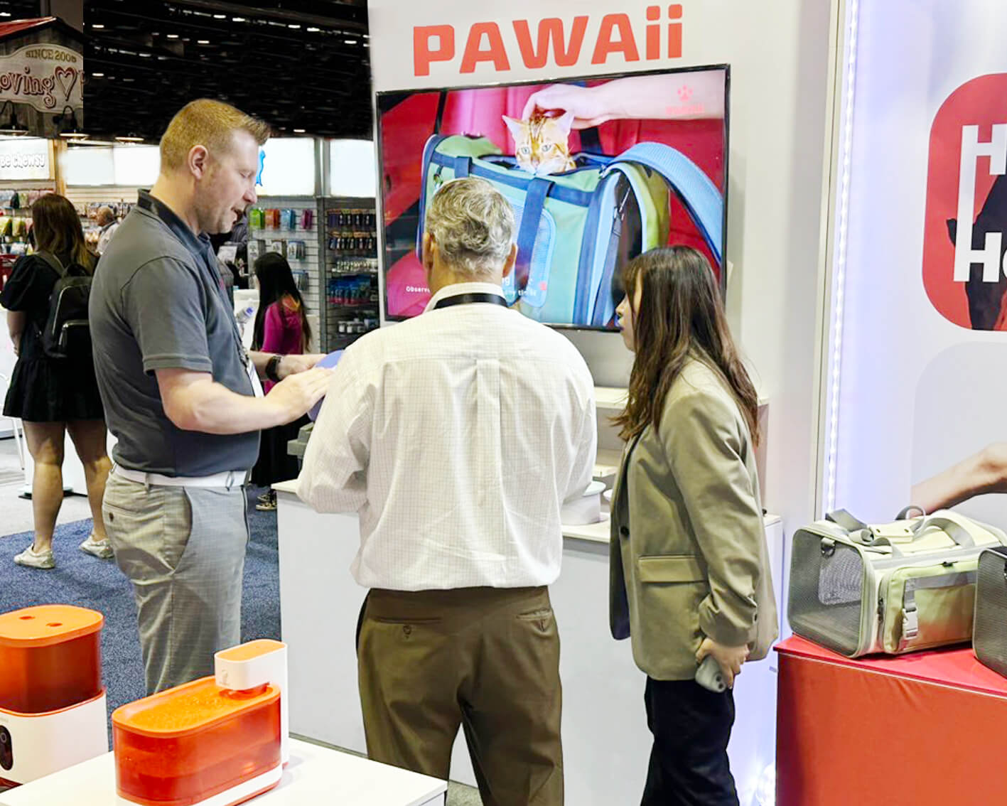 exhibition visitors showing great interest in PAWAii