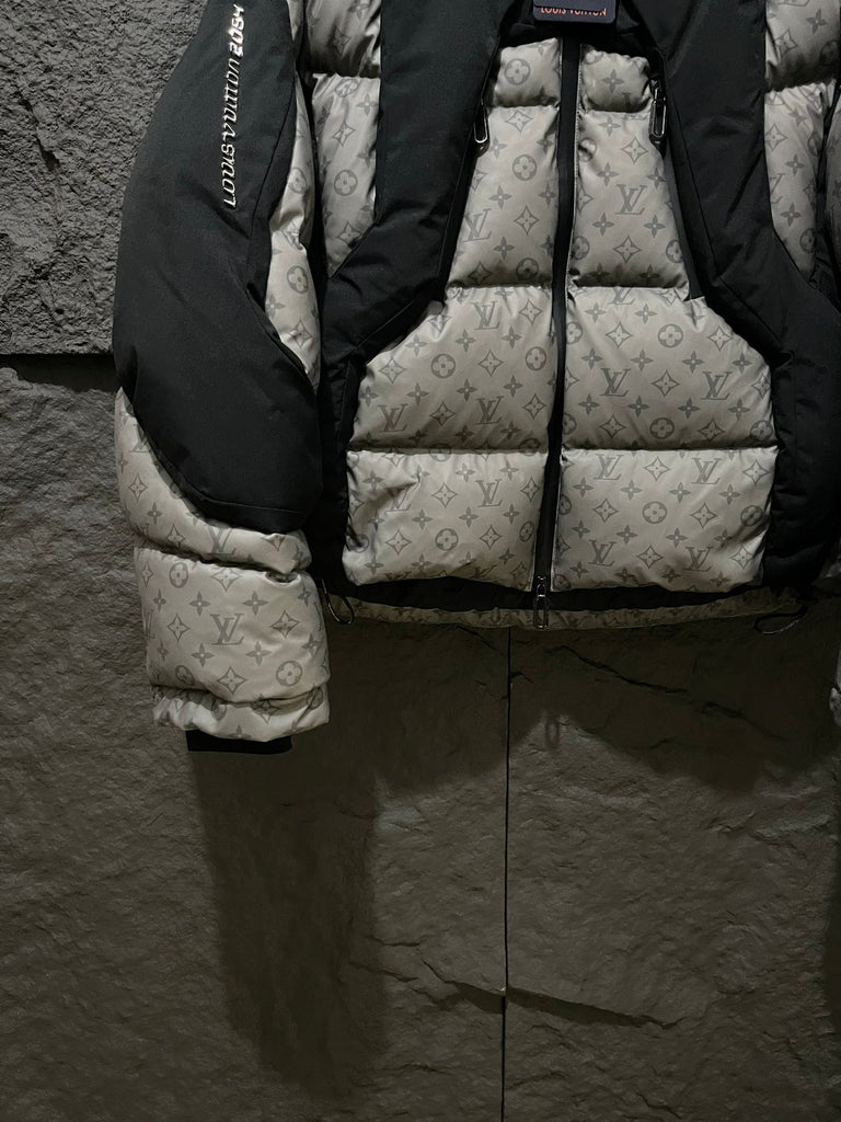 Louis Vuitton 2054 heat reactive puffer jacket – NYSummerShop