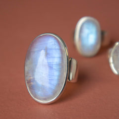 moonstone ring, rainbow moonstone, rainbow moonstone properties, moonstone properties, rainbow moonstone spiritual meaning, rainbow moonstone new beginnings, rainbow moonstone for change, moonstone healing properties, rainbow moonstone healing properties, moonstone meaning