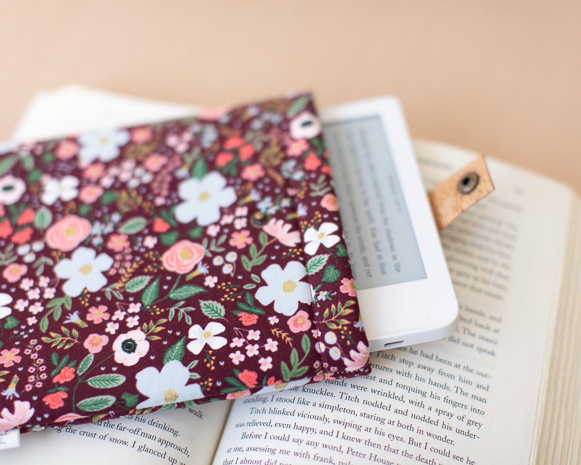 koepel doorboren Verdwijnen Wild Rose Burgundy E-Reader Sleeve – Bookish Cat Co