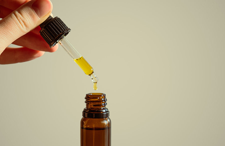 closeup image of cbd oil with dropper