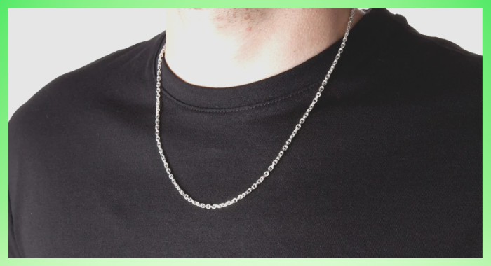 guy wearing chain necklace