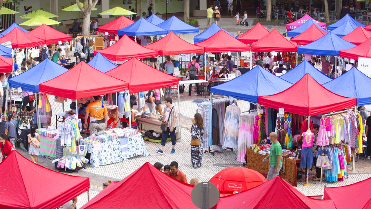 market stalls in discovery bay