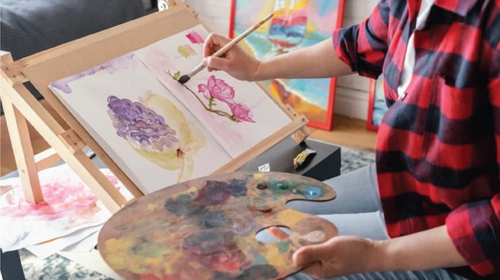 Hong Kong man learning to paint at home