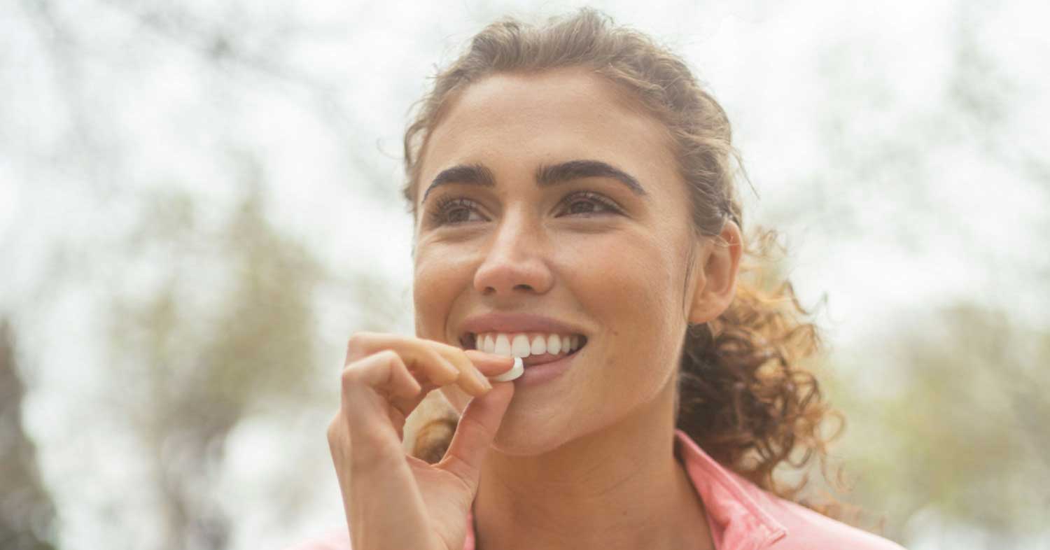 women chewing gum anxiety calm