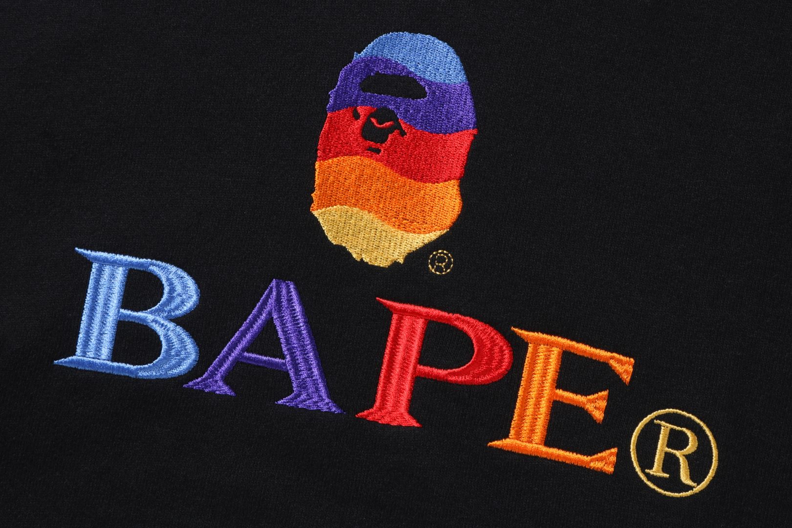 BAPE CLASSIC LOGO LOOSE FIT CREWNECK – uk.bape.com