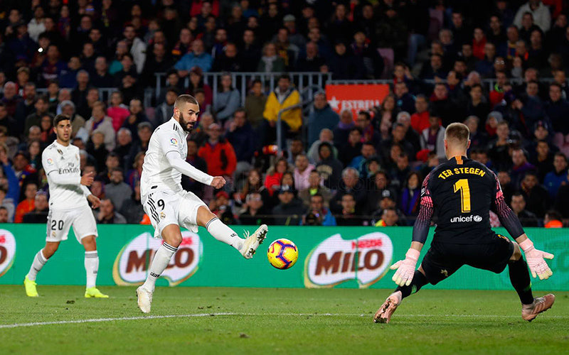 Karim Benzema striking past barcelina goal keeper