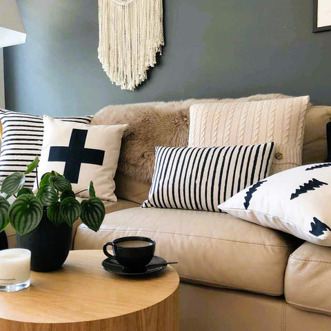Comment décorer un canapé avec des coussins?