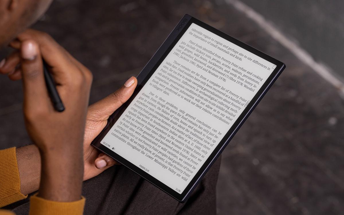Comfortable reading with glare-free E Ink tablet