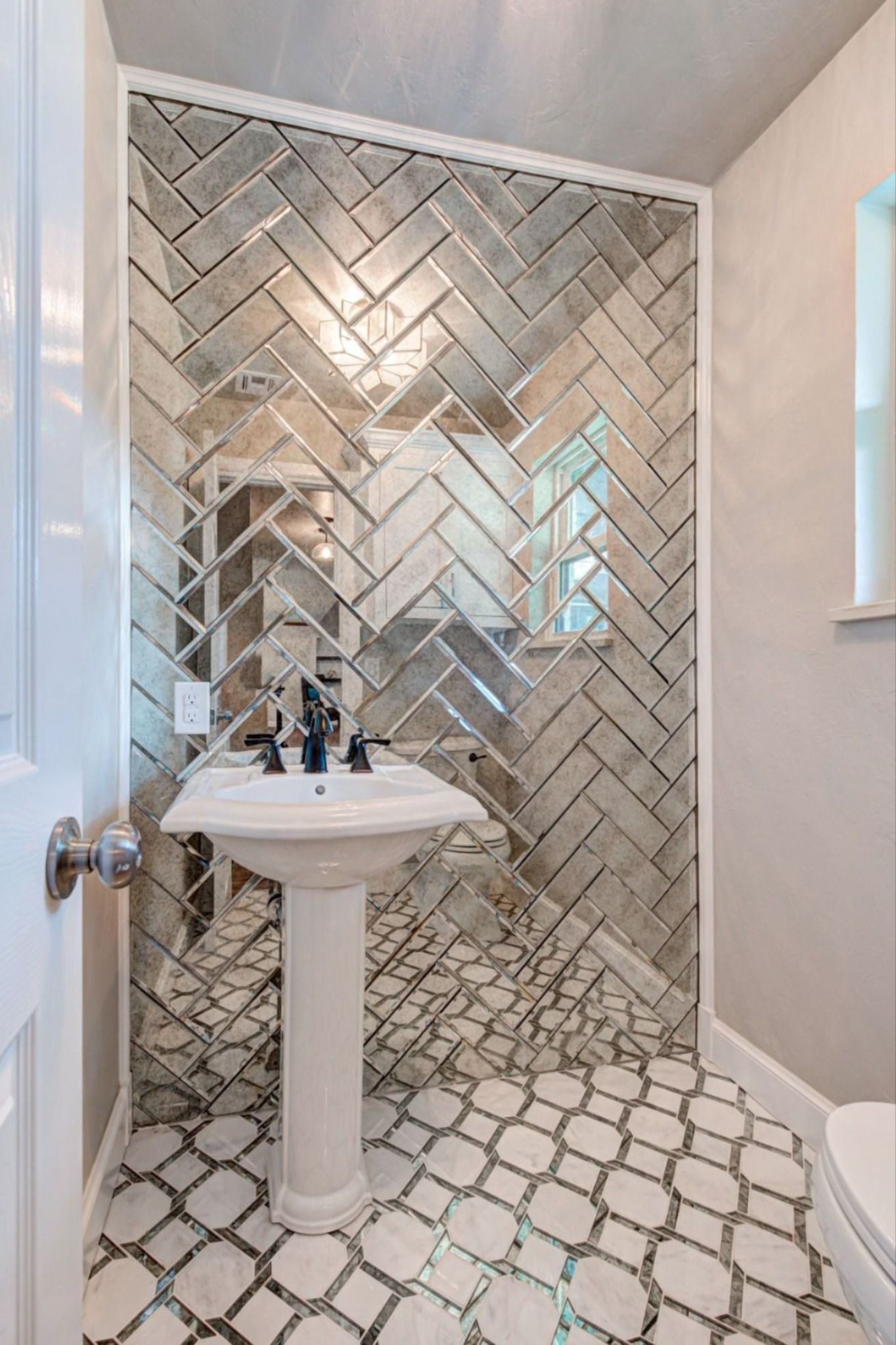 39 Amazing Bathroom Accent Wall Ideas to Try 2023