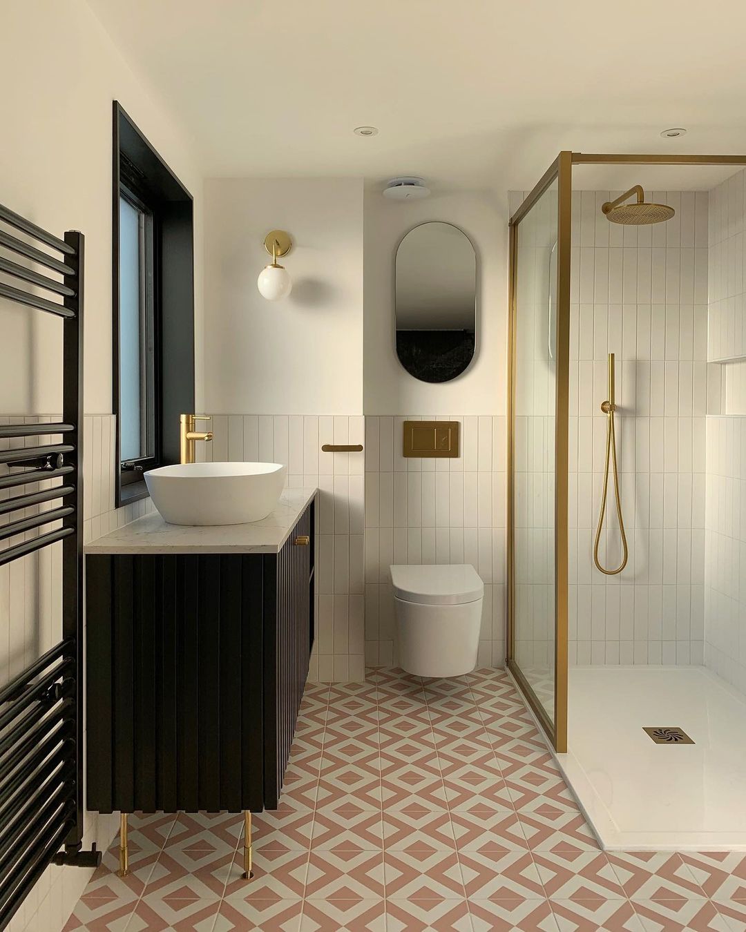 See How a Black and White Bathroom Goes From Bland to Bold