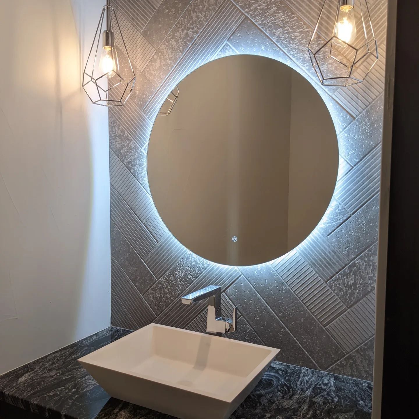 Backlit vs. Lighted Mirrors: What's the Difference? – LEDMyPlace