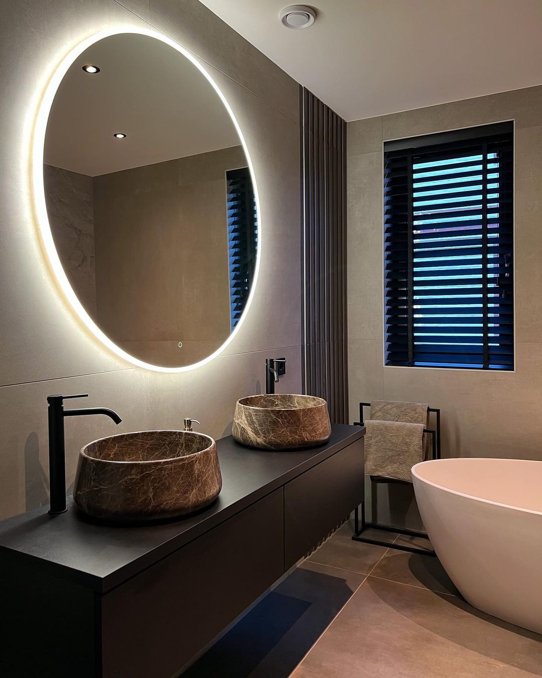 Top 10 LED Round Mirrors for a Glamorous Look