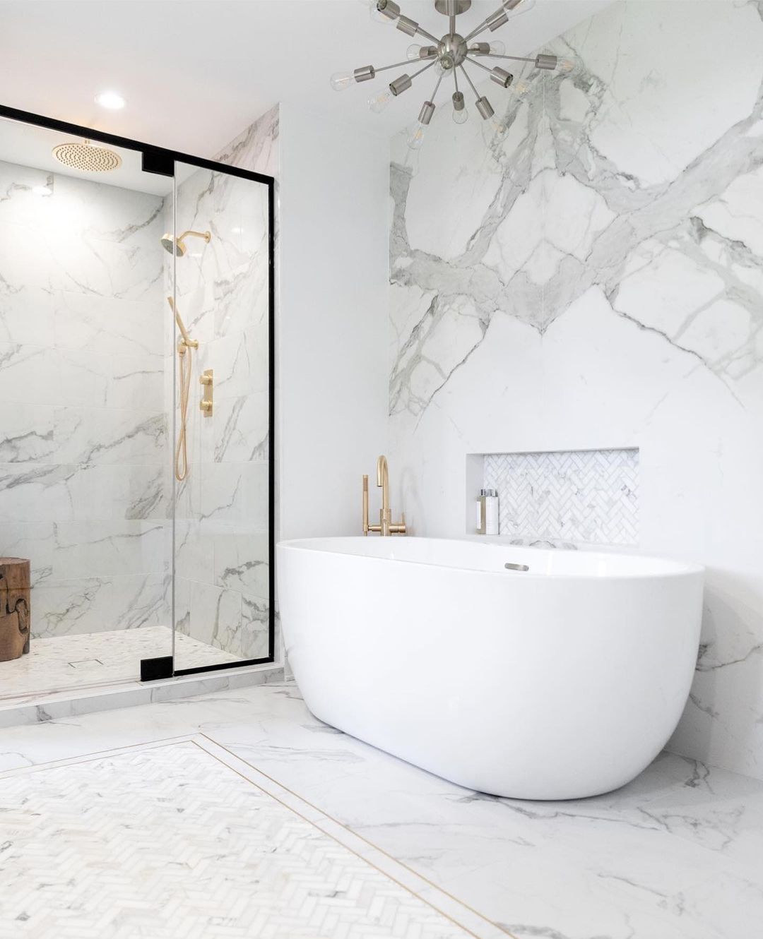 7 Things to Consider When Using White Marble in a Bathroom