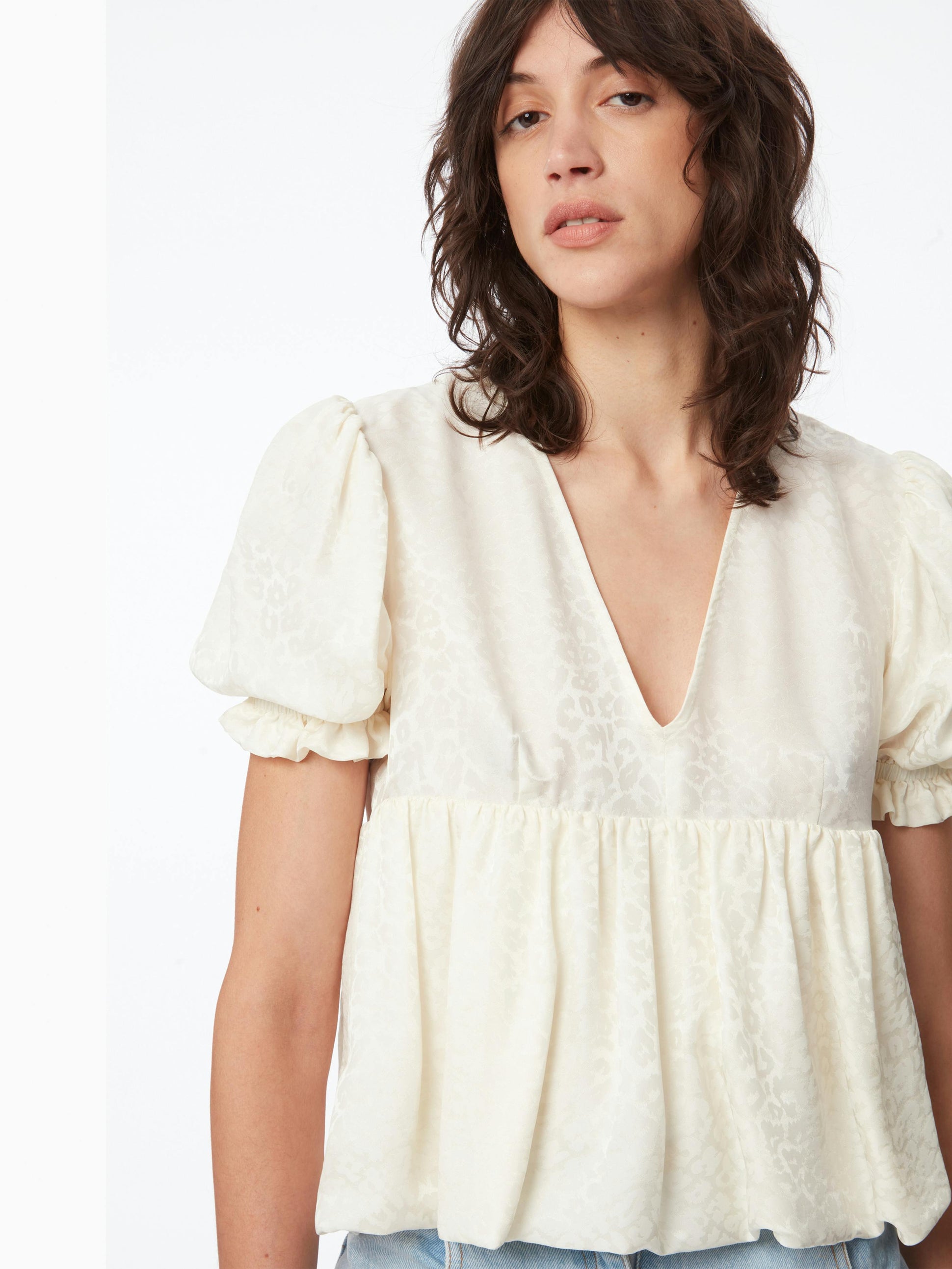 Babydoll top with ruched sleeves in creme - Nina Ricci