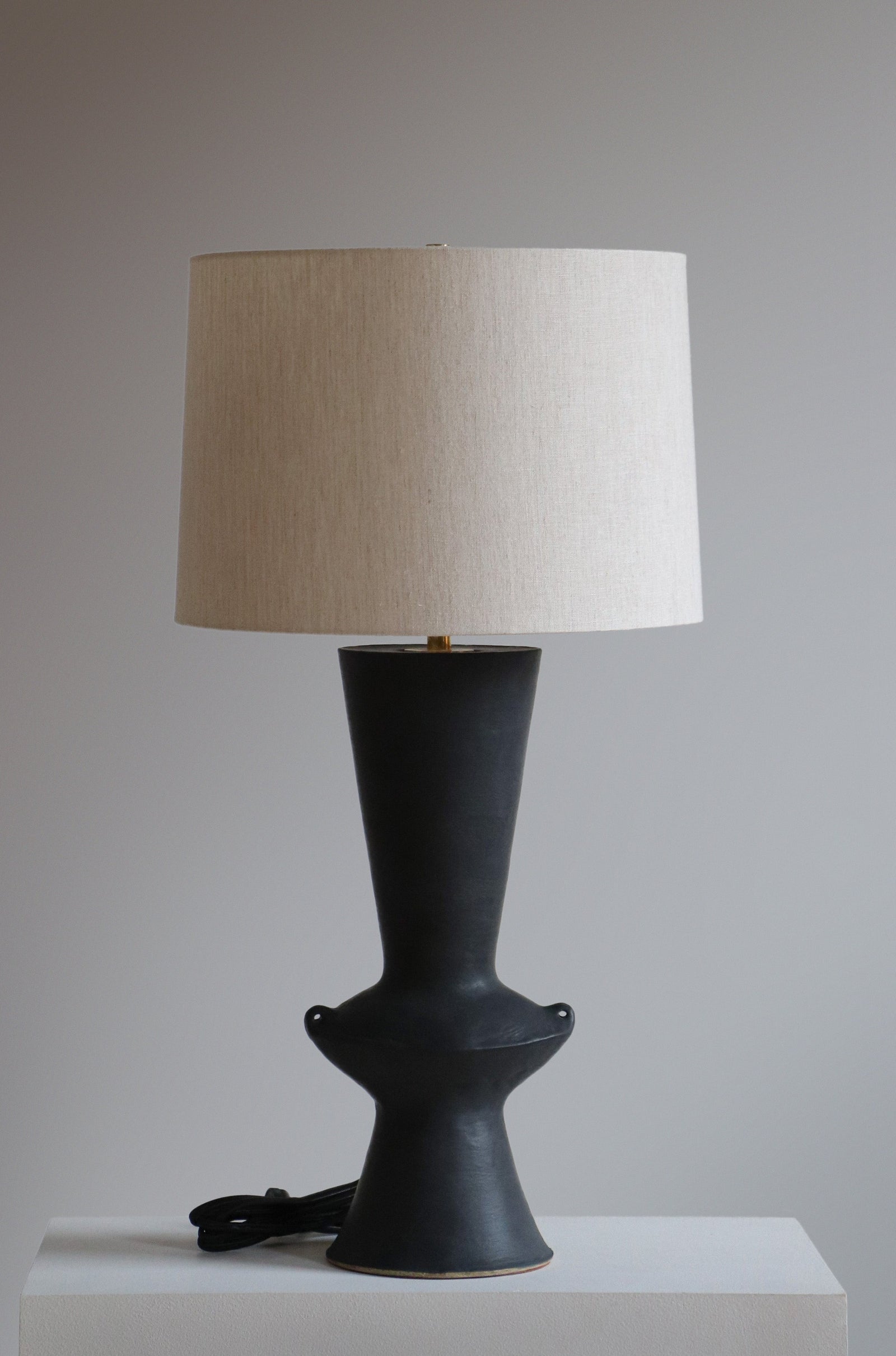 Quintus Lamp in Anthracite Finish