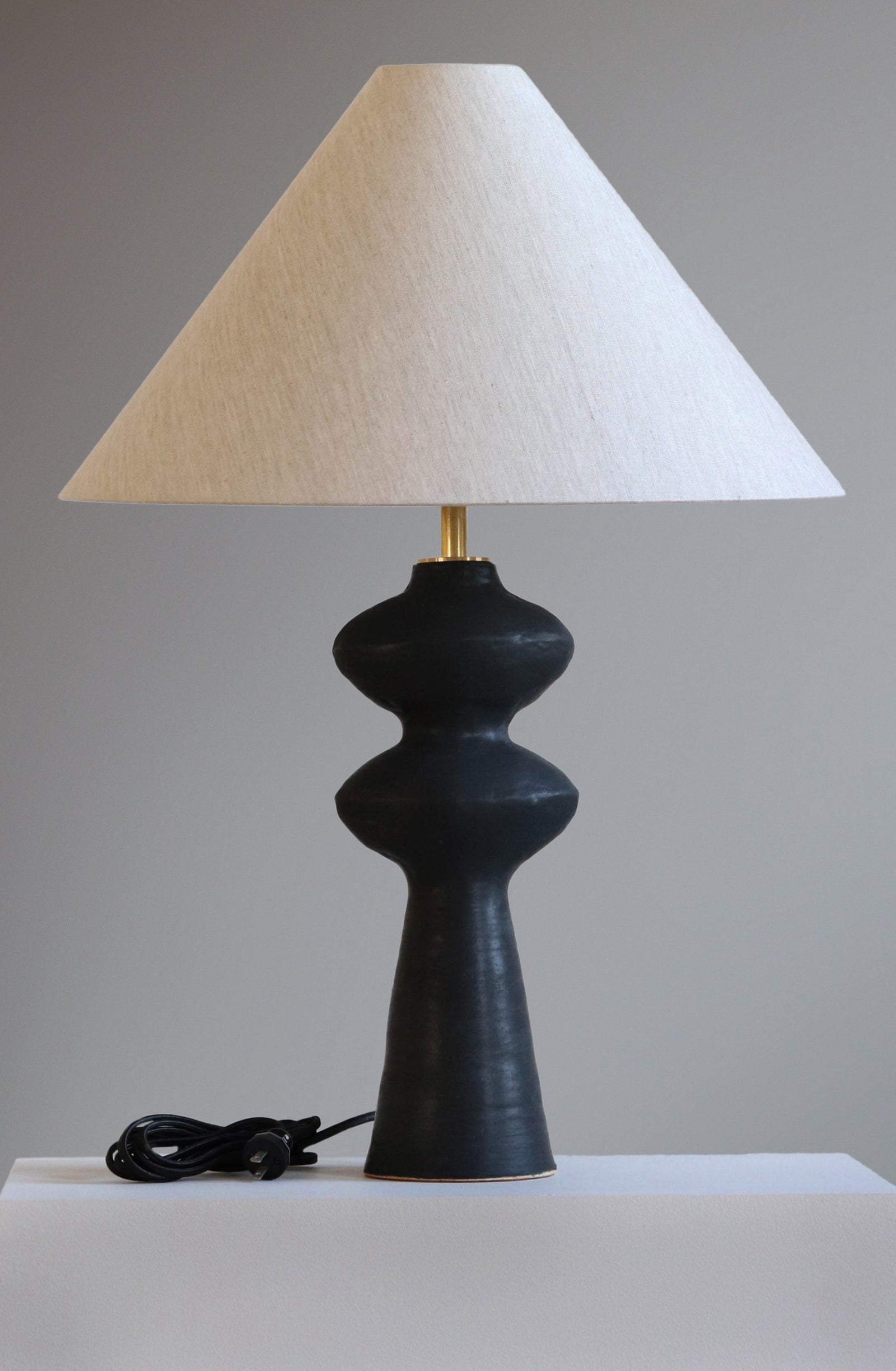 Pollux in Anthracite with Oatmeal Linen Shade