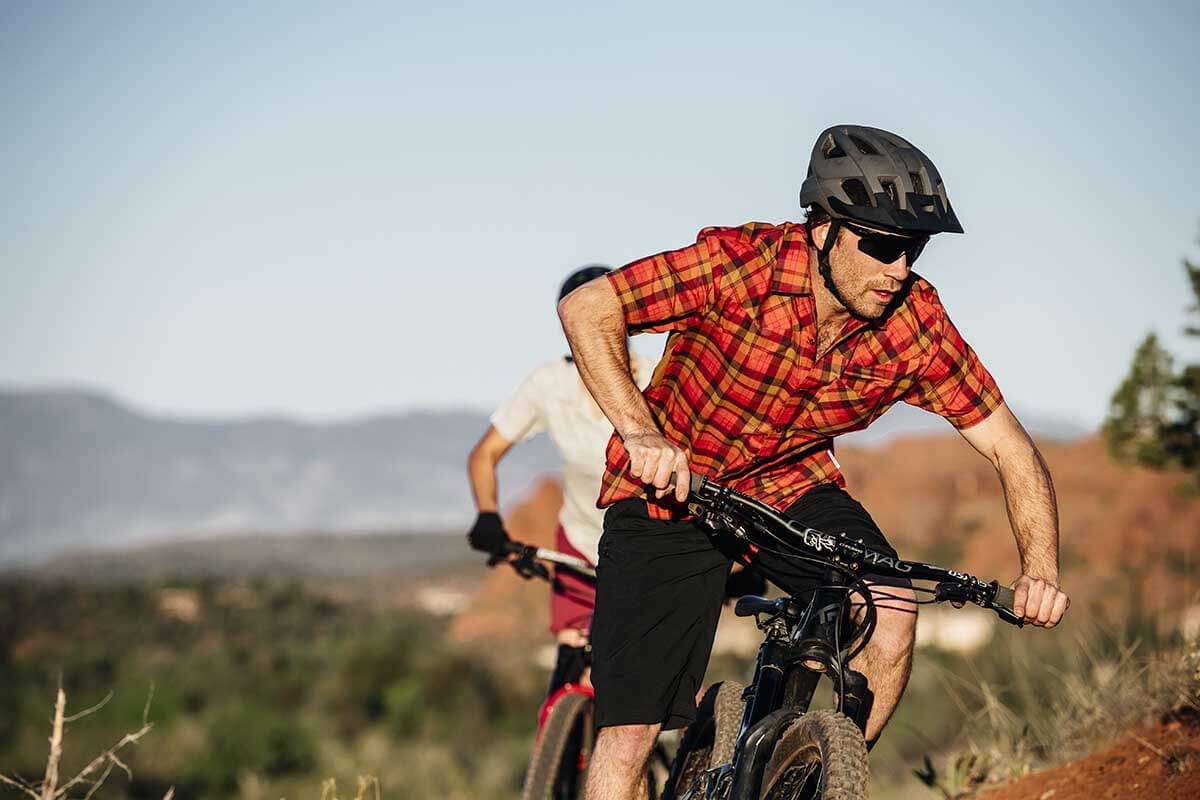 mountain bikers in sedona wearing summer club ride shirts