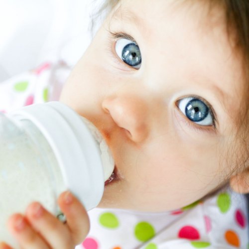 When Do Babies Hold Their Own Bottle? Average Age and More