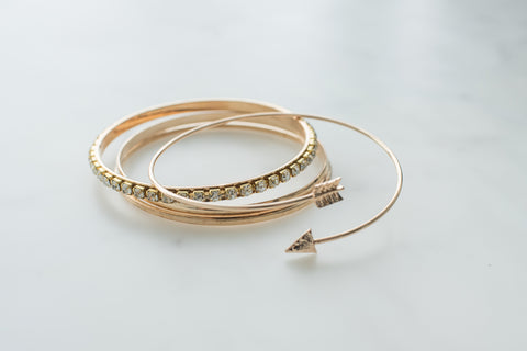 Elegant white pearl jewlery set (earring, necklace and bracelet) – The  Jewels Bazaar