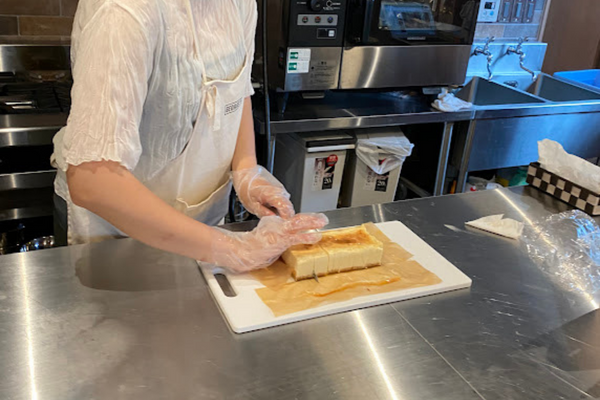 Mom's cheesecake cooking scene