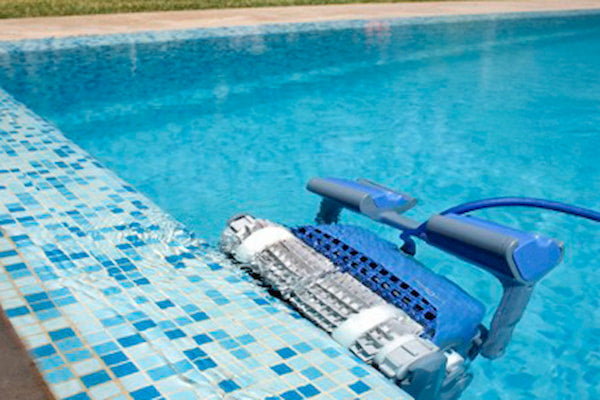 Consigue el mejor robot limpiafondos para tu piscina