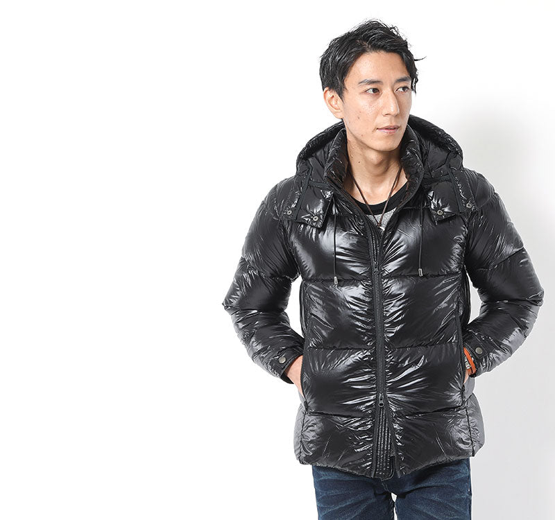 ナイロン素材ダウンジャケット　日本製のモデル着用画像