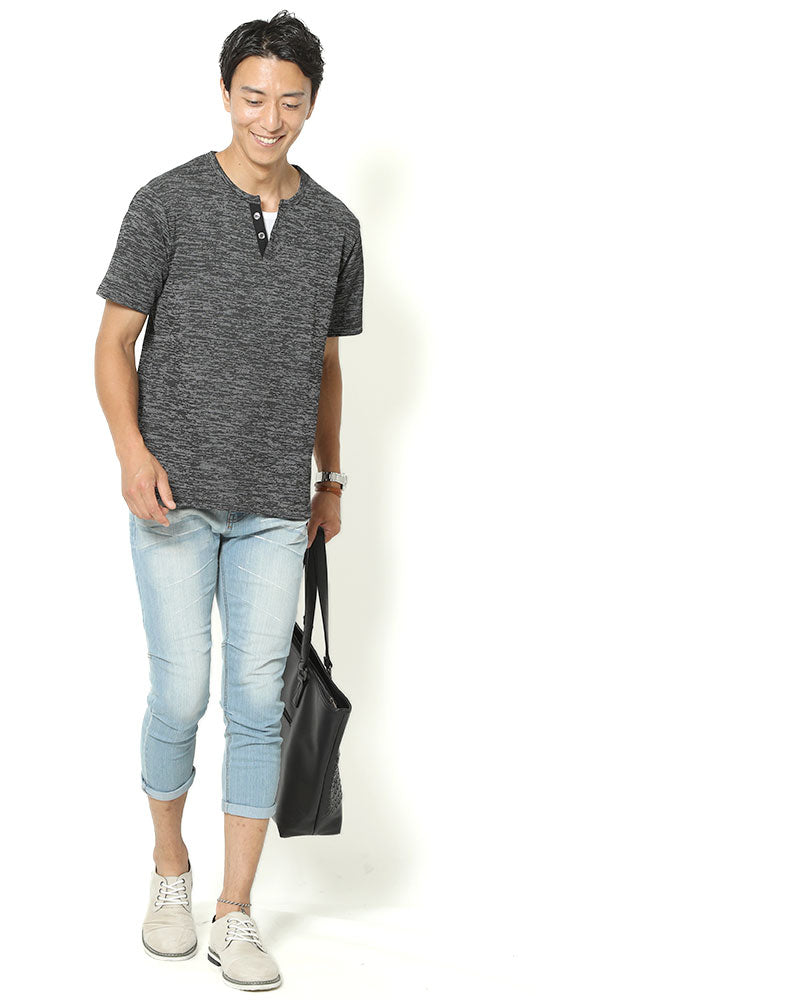 フェイクレイヤード杢デザインヘンリーネック半袖Tシャツのモデル着用画像