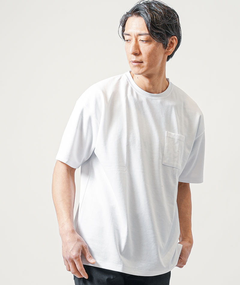 30代メンズ夏の3点コーデセット　サックス7分袖デニムシャツ×白半袖Tシャツ×黒スリムアンクルチノパンツ