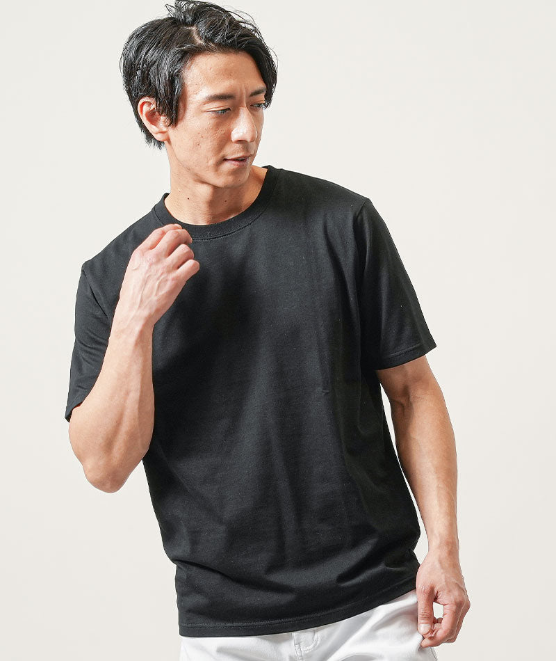 30代メンズ夏の3点コーデセット　ベージュ5分袖カーディガン×黒長袖Tシャツ×白スリムアンクルチノパンツ